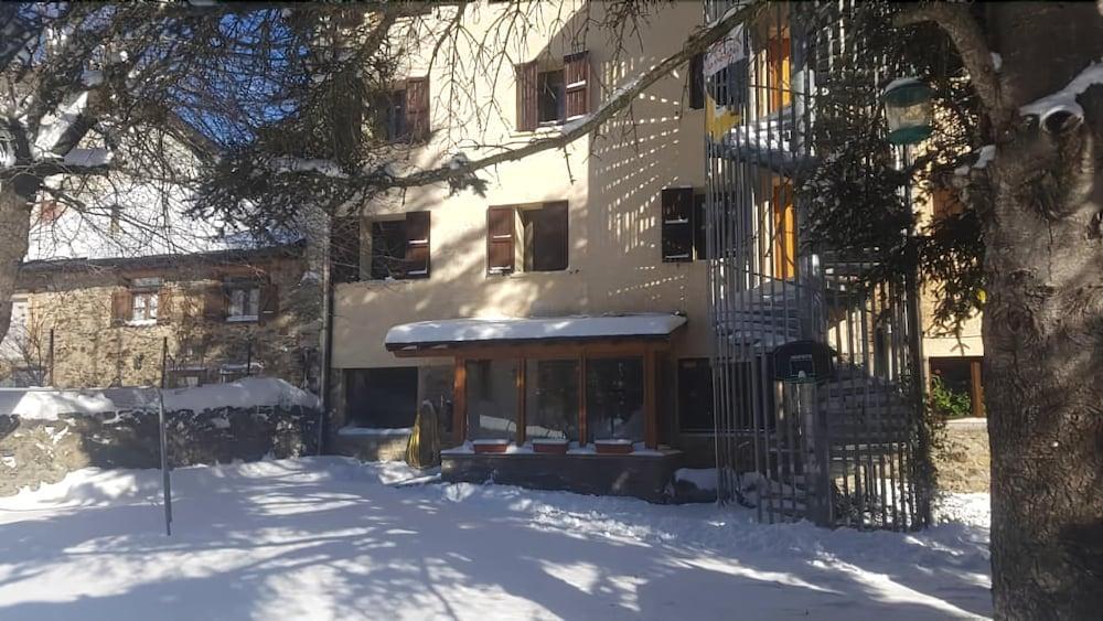 Хостел Xalet-Refugi U.E.C. Ла-Моліна Екстер'єр фото
